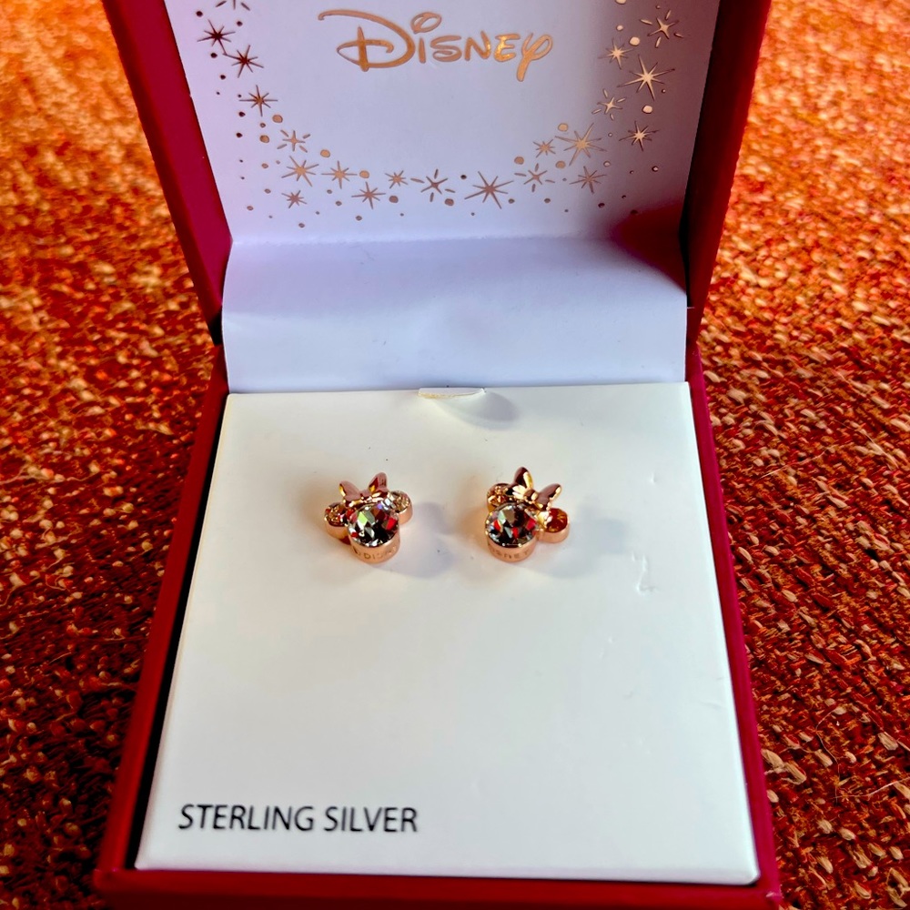 Disney Minnie Mouse earrings NIB never worn